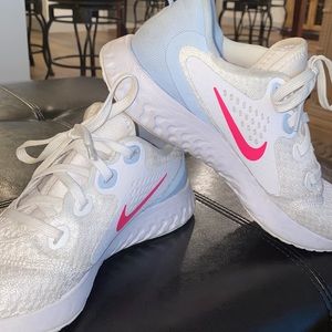 Women’s 7.5 Nike shoes